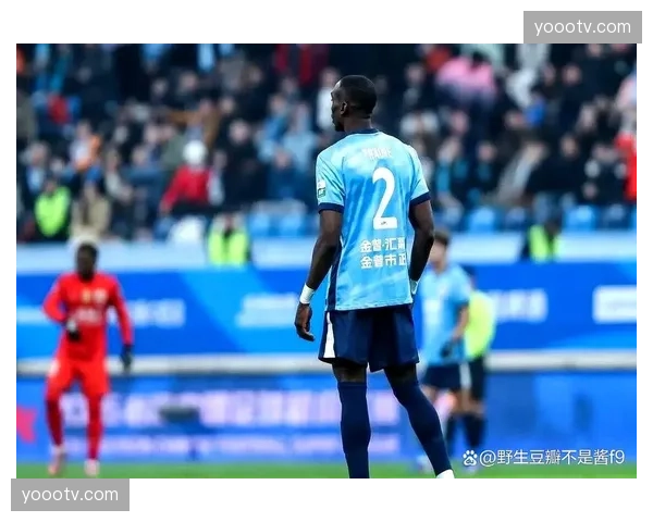 大连英博客场绝杀铁人 毛伟杰廖锦涛中场拦截效率突出